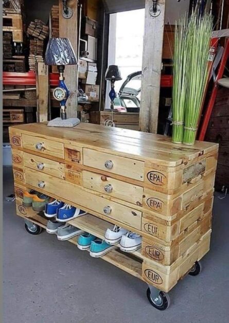 mueble de zapatera hecho con palets